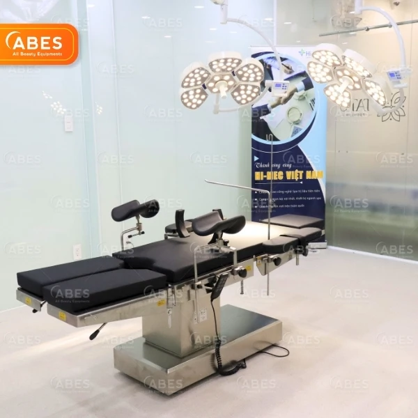 ABES - Bàn giao giường phẫu thuật chỉnh điện cùng đèn mổ treo trần đến khách hàng